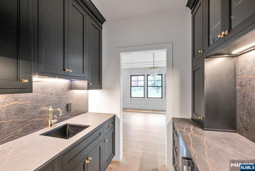 46 Locust Lane Upper Saddle River, NJ 07458 - Photo 7 of 50