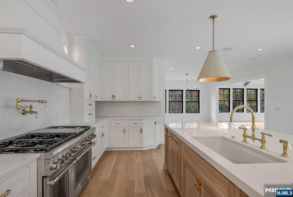 46 Locust Lane Upper Saddle River, NJ 07458 - Photo 8 of 50