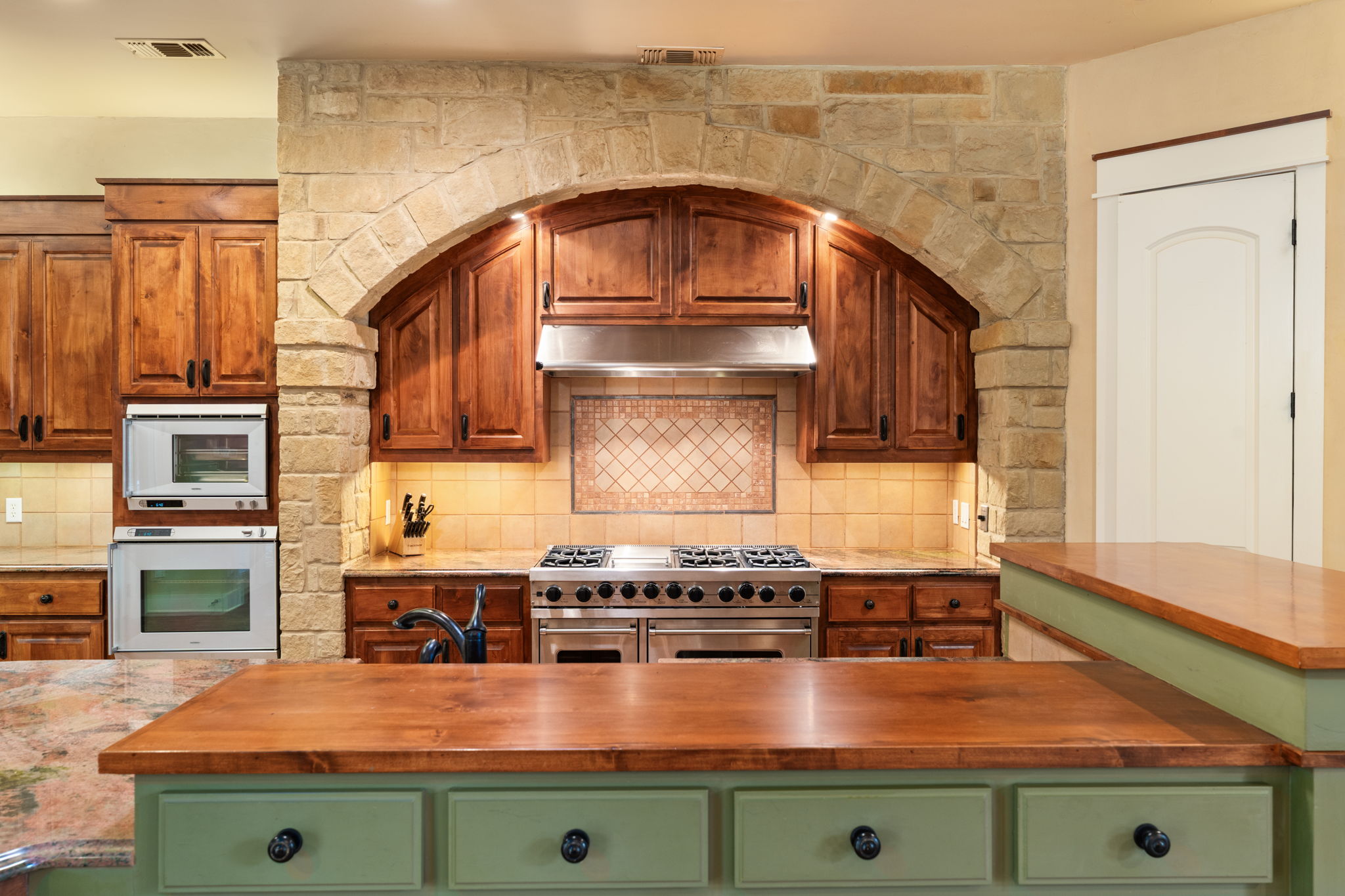 23426 Oscar Road Spicewood, TX 78669 - Photo 15 of 40 The kitchen appliances are incredible and include