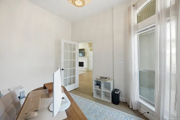 a view of entryway with livingroom