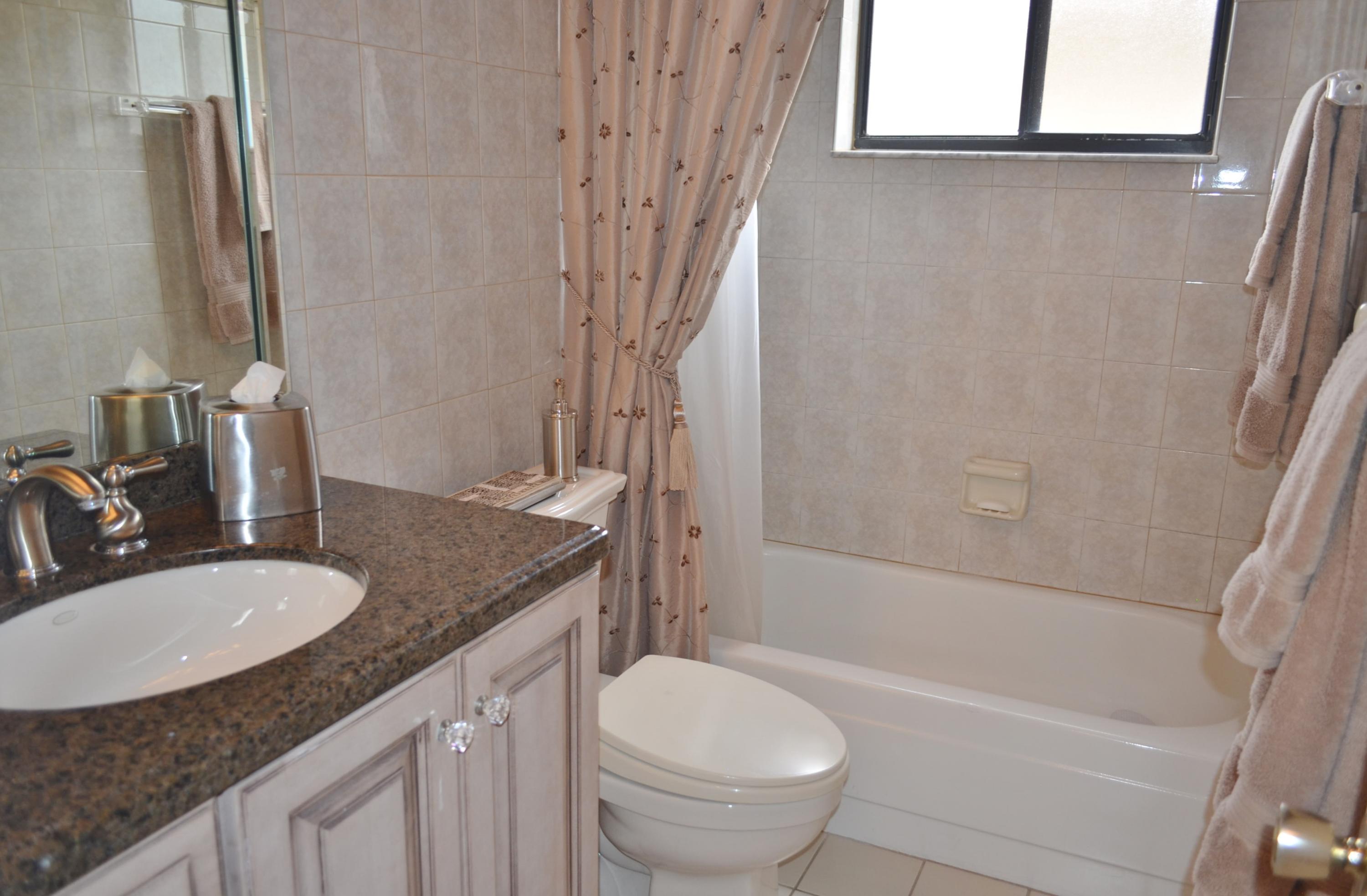 21546 Little Bear Lane Boca Raton, FL 33428 - Photo 21 of 39 2nd Bathroom