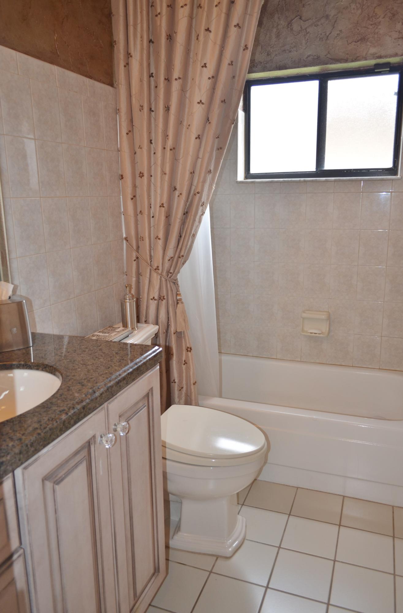 21546 Little Bear Lane Boca Raton, FL 33428 - Photo 23 of 39 2nd Bathroom