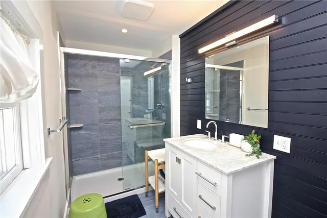 $15,000 | 700 Thames Street, Newport, RI 02840