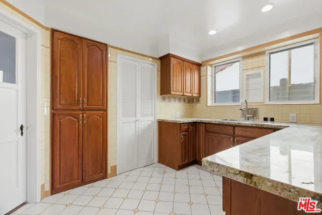 $5,950 | 307 South Doheny Drive, Beverly Hills, CA 90211