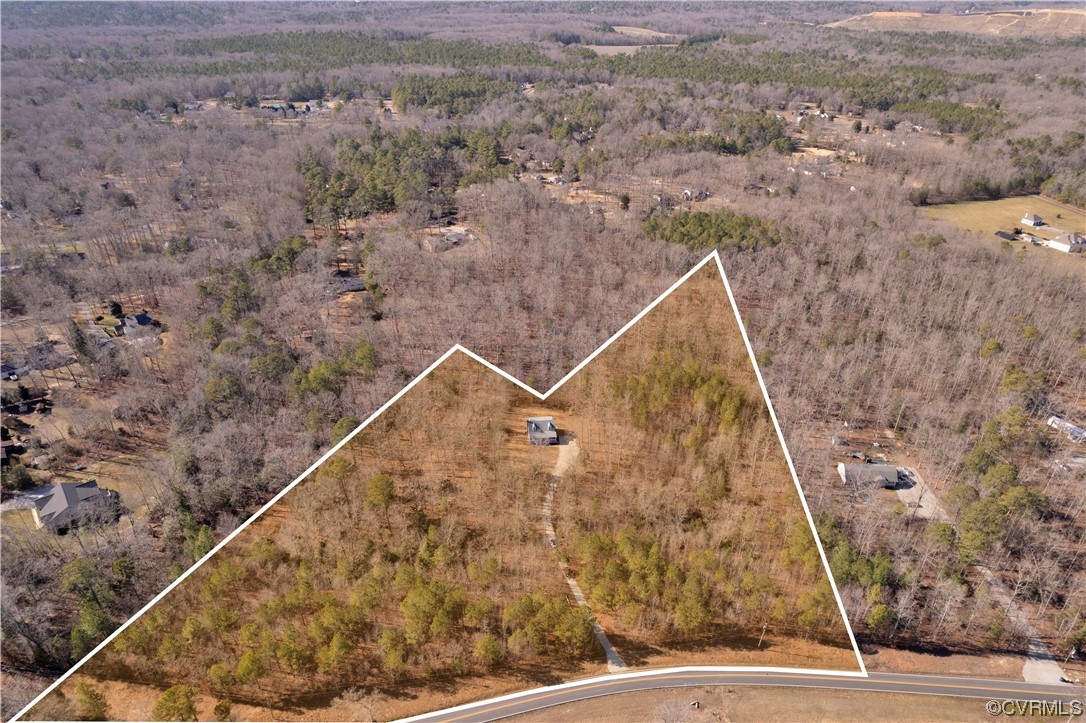 13600 Bradley Bridge Road Chester, VA 23831 - Photo 4 of 50 a view of a dry court