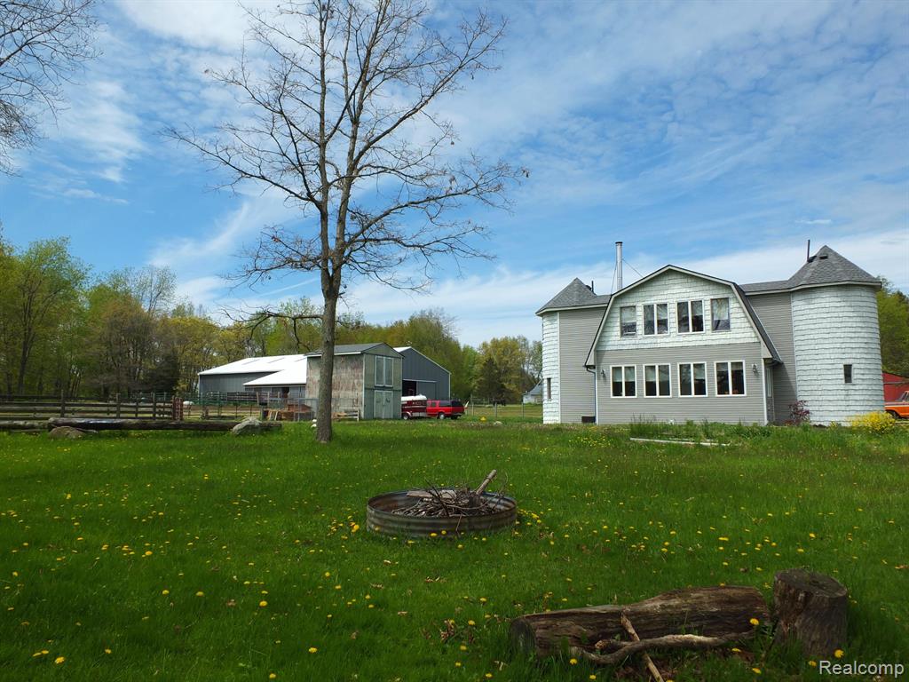 2651 Fenton Road Hartland, MI 48353 - Photo 21 of 23