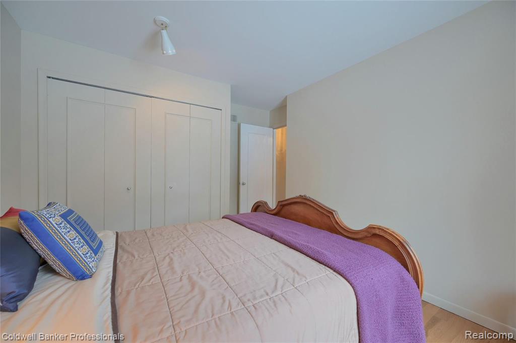 5050 Commerce Road West Bloomfield, MI 48324 - Photo 24 of 43