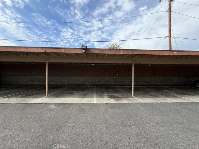 a view of room with an empty space