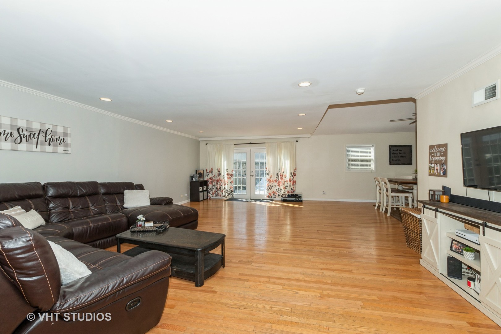 2149 Downey Road Homewood, IL 60430 - Photo 4 of 19 a living room with furniture and a flat screen tv