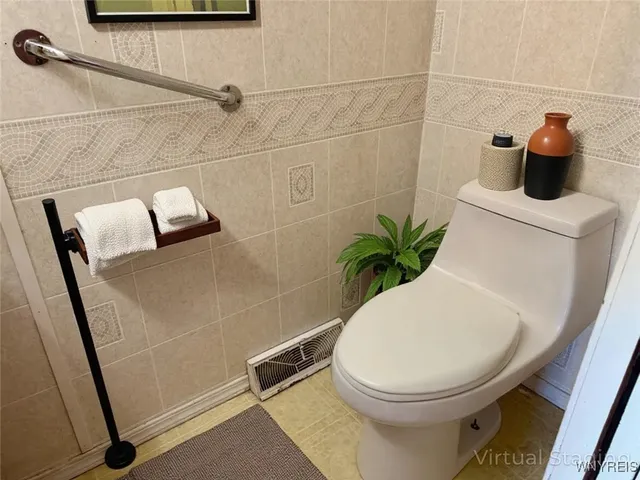 $269,900 | 1912 Creekside Drive, Grand Island, NY 14072