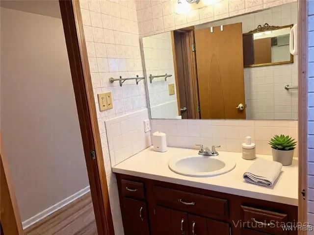 $269,900 | 1912 Creekside Drive, Grand Island, NY 14072