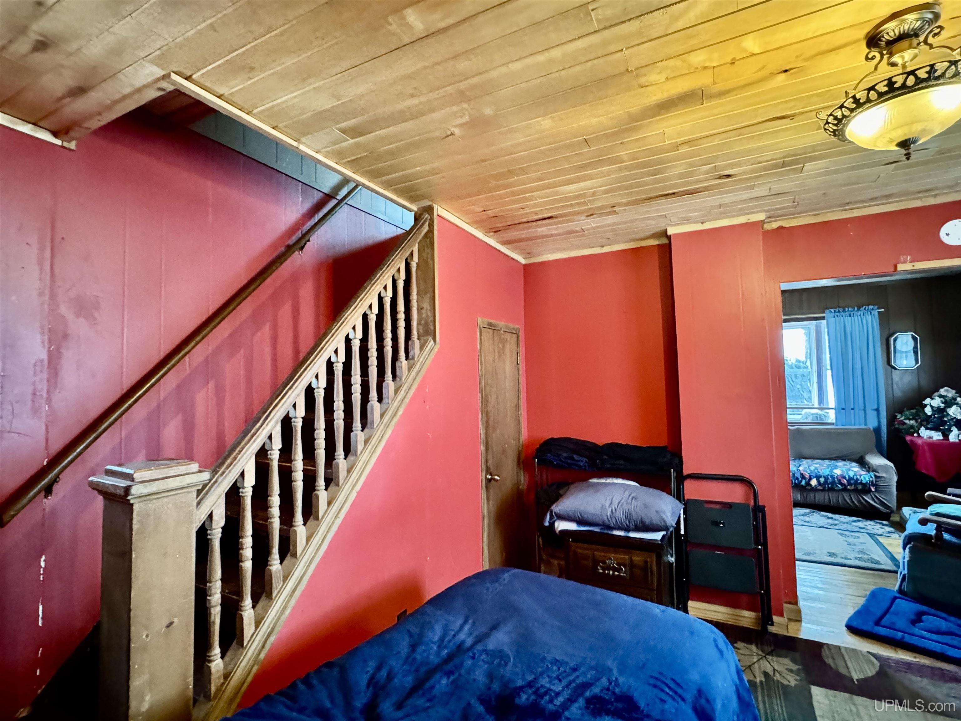 205 Kearsarge Street Calumet, MI 49913 - Photo 6 of 29