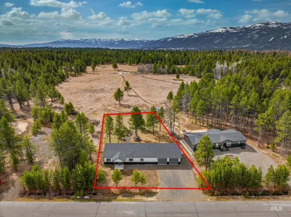 $699,000 | 29 Grand Fir Drive, Donnelly, ID 83615
