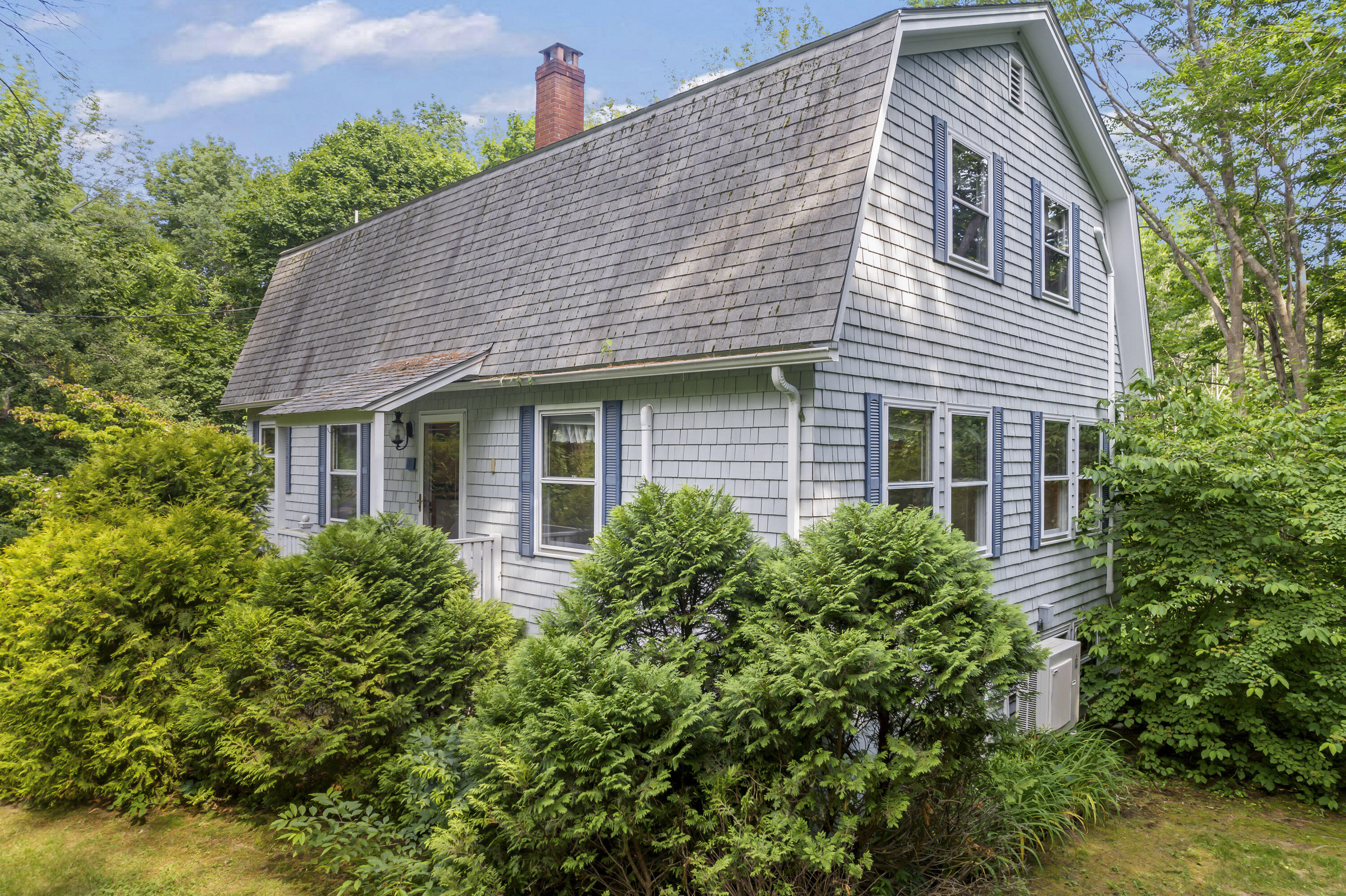 31 Pine Hill Road South Cape Neddick, ME 03902 - Photo 5 of 45 Front Right Angle