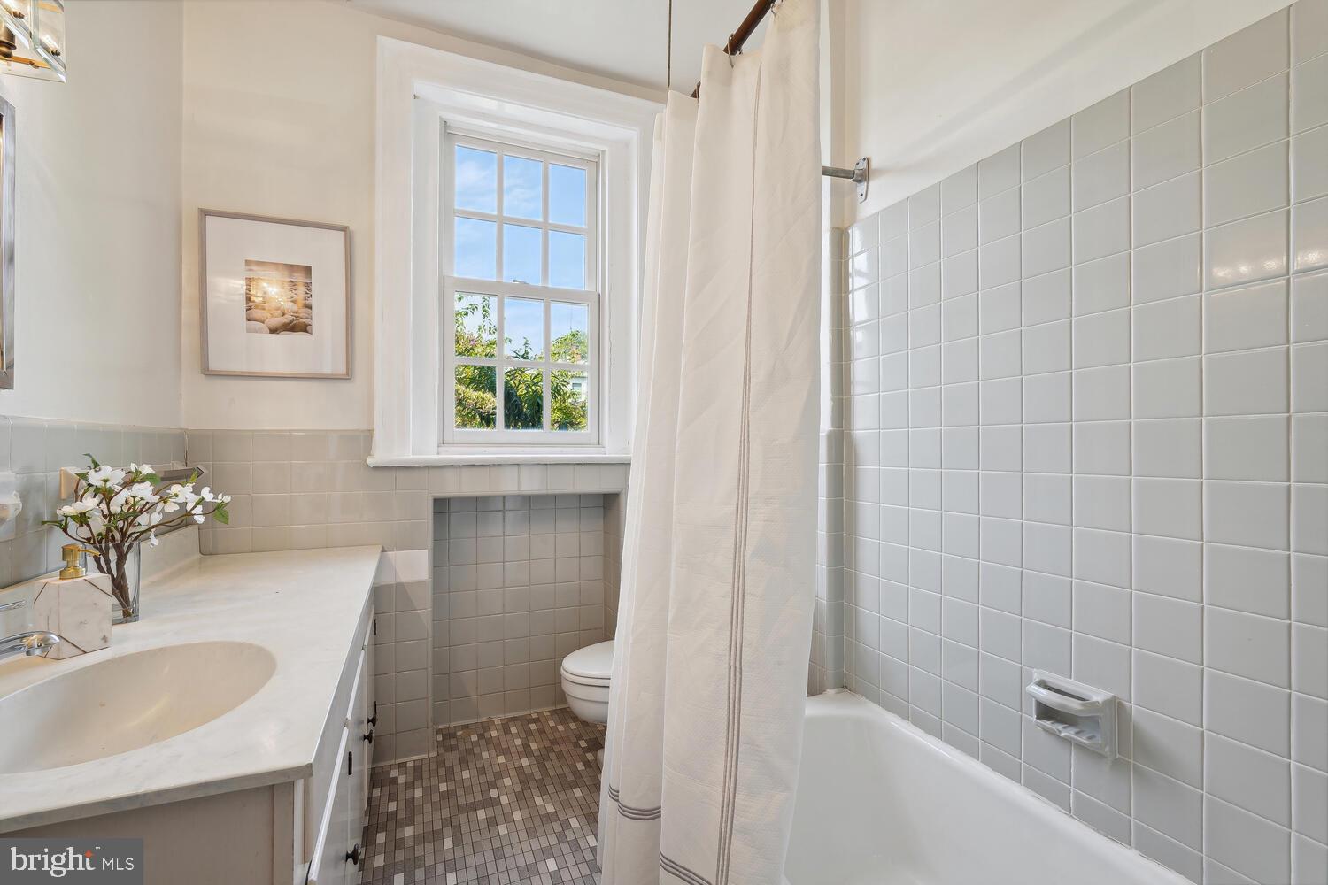 2714 27th Street Northwest Washington, DC 20008 - Photo 17 of 39 Primary bathroom.