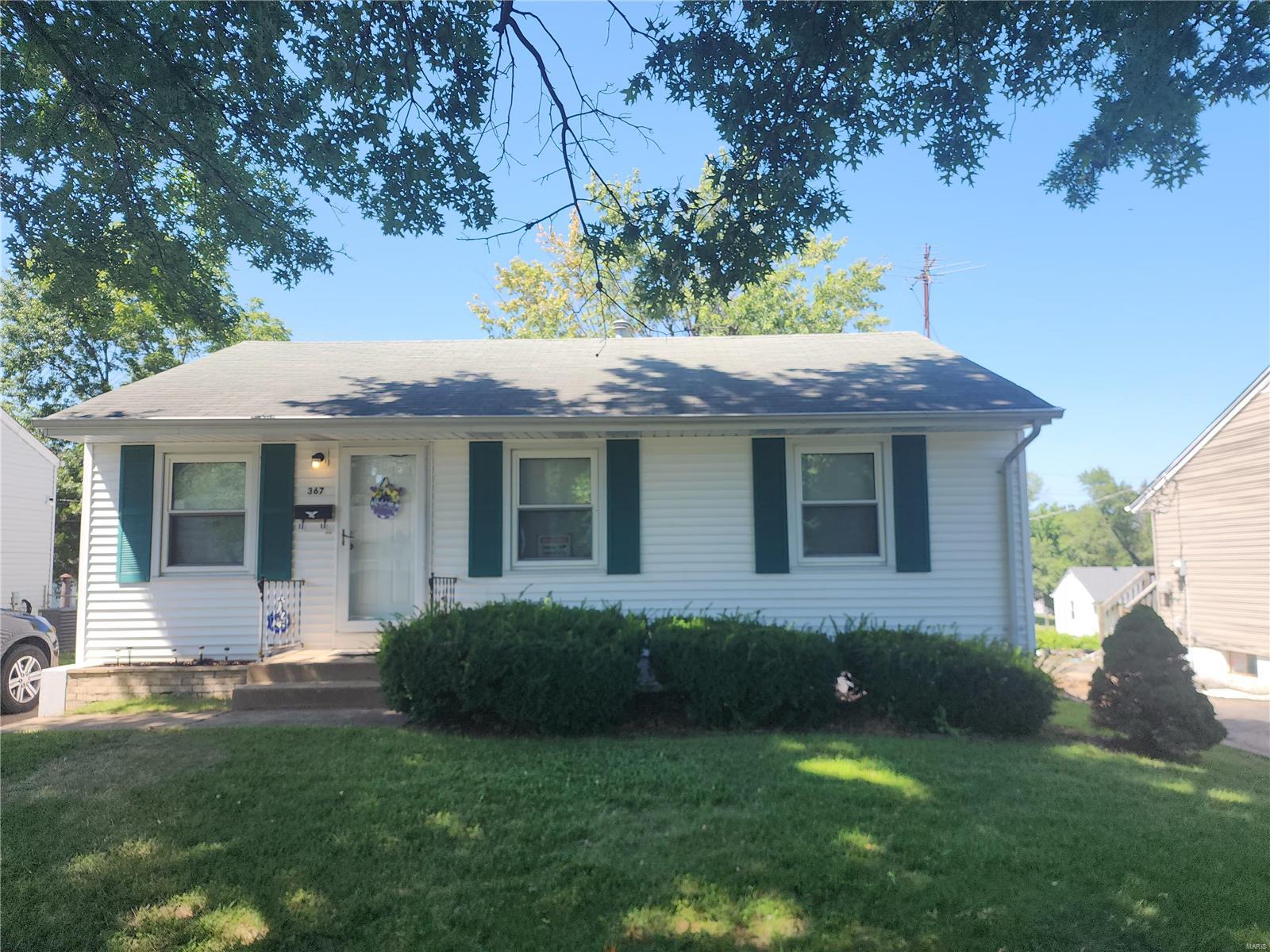 367 Cameron Road St. Louis, MO 63137 - Photo 1 of 33