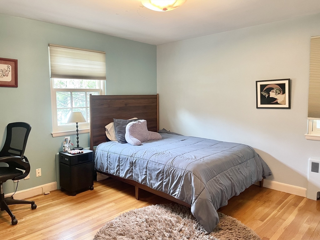 150 Gordon Road Newton, MA 02468 - Photo 9 of 16