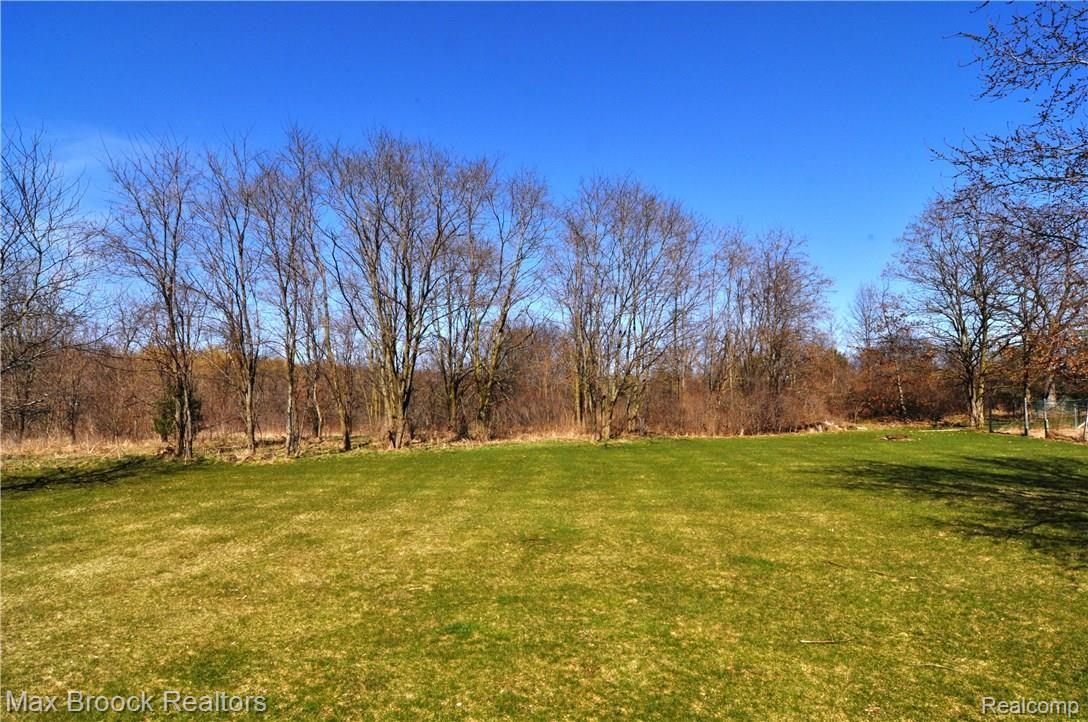 3418 West Drahner Road Oxford, MI 48371 - Photo 23 of 24 DSC_0445.JPG