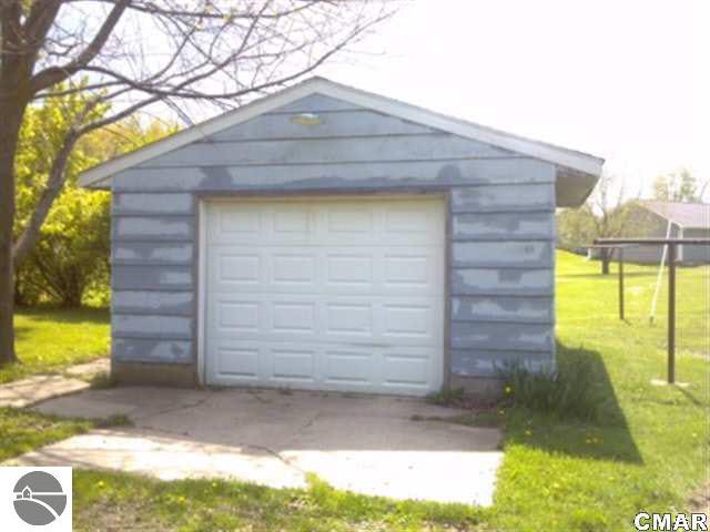 8200 South Federal Road Shepherd, MI 48883 - Photo 7 of 7 1766826-7.JPG