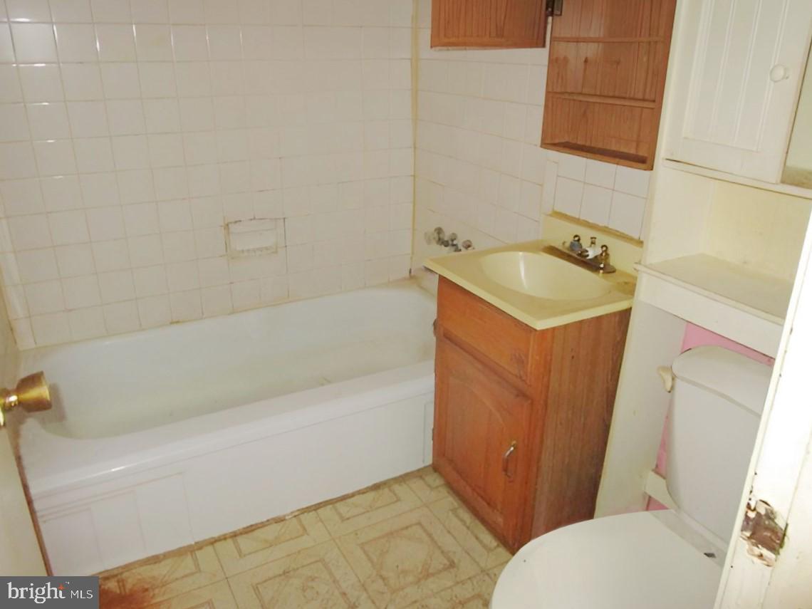 1827 Ray Leonard Road Landover, MD 20785 - Photo 12 of 22 Bathroom