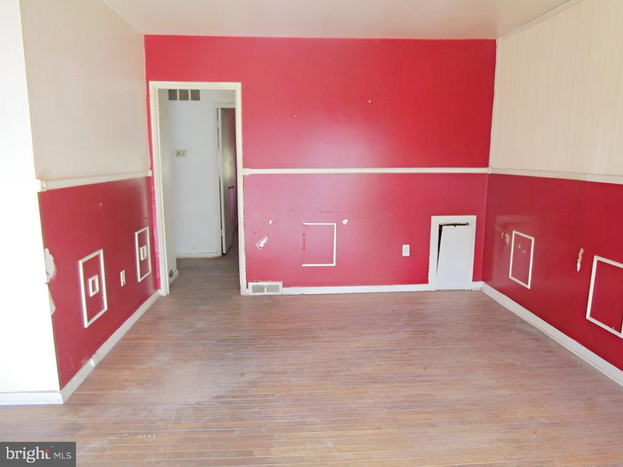 1827 Ray Leonard Road Landover, MD 20785 - Photo 9 of 22 Living room