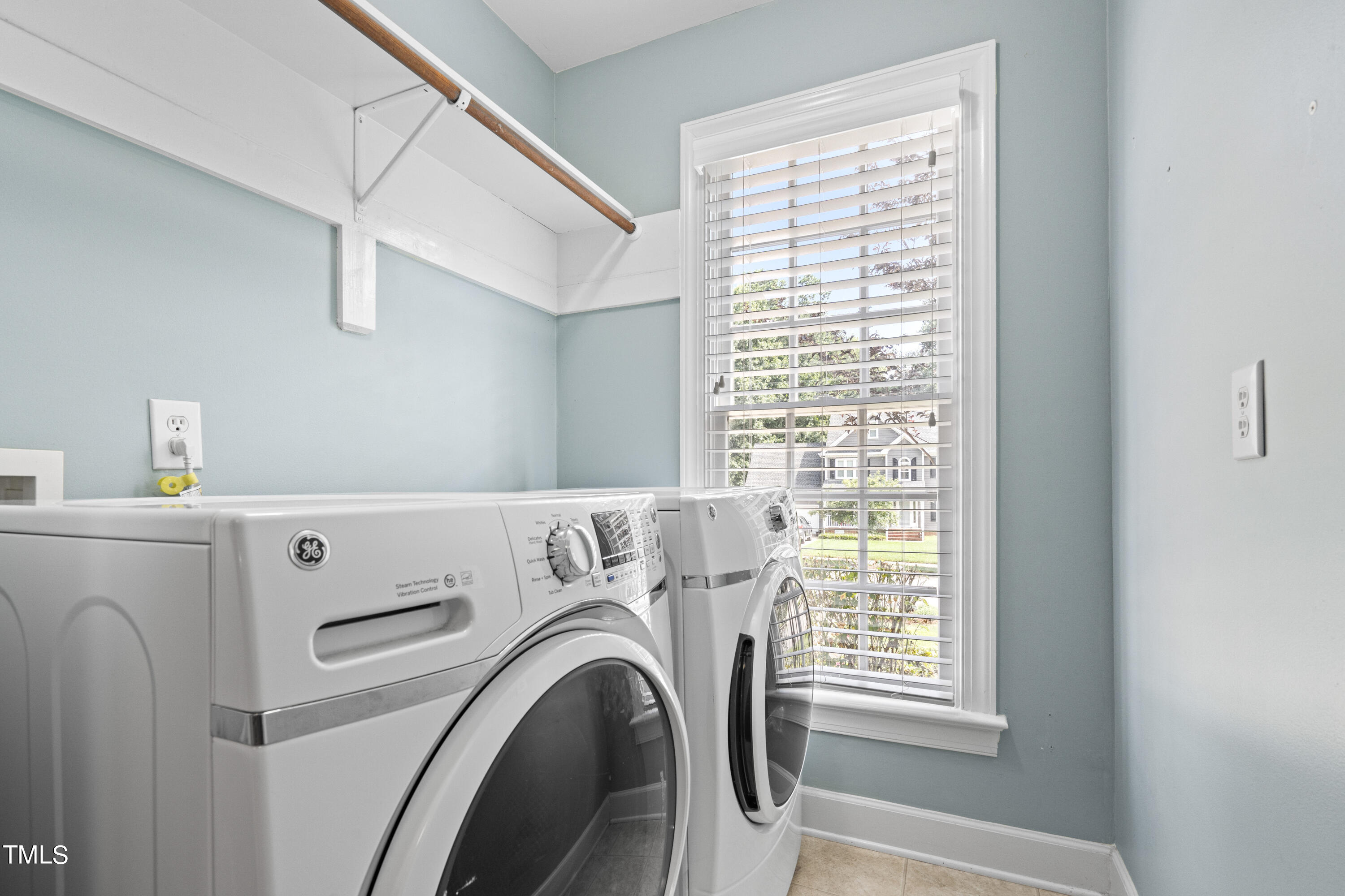 2917 Dahlgreen Road Raleigh, NC 27615 - Photo 28 of 36 a utility room with dryer and washer
