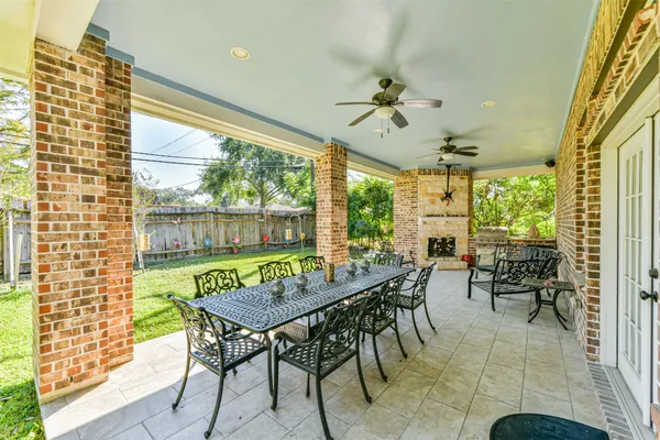 $449,900 | 925 Luella Avenue, Deer Park, TX 77536