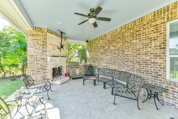 $449,900 | 925 Luella Avenue, Deer Park, TX 77536