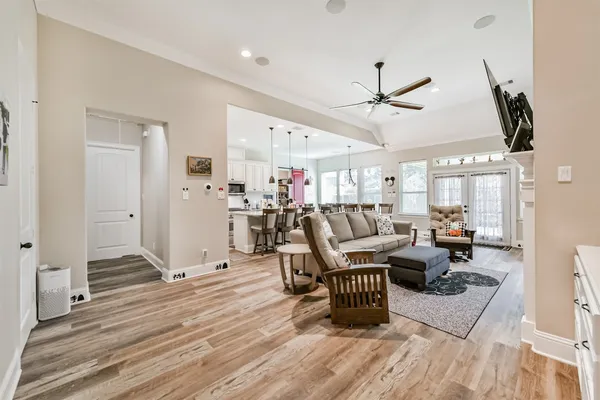 $449,900 | 925 Luella Avenue, Deer Park, TX 77536