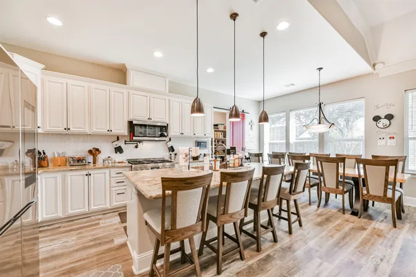 $449,900 | 925 Luella Avenue, Deer Park, TX 77536