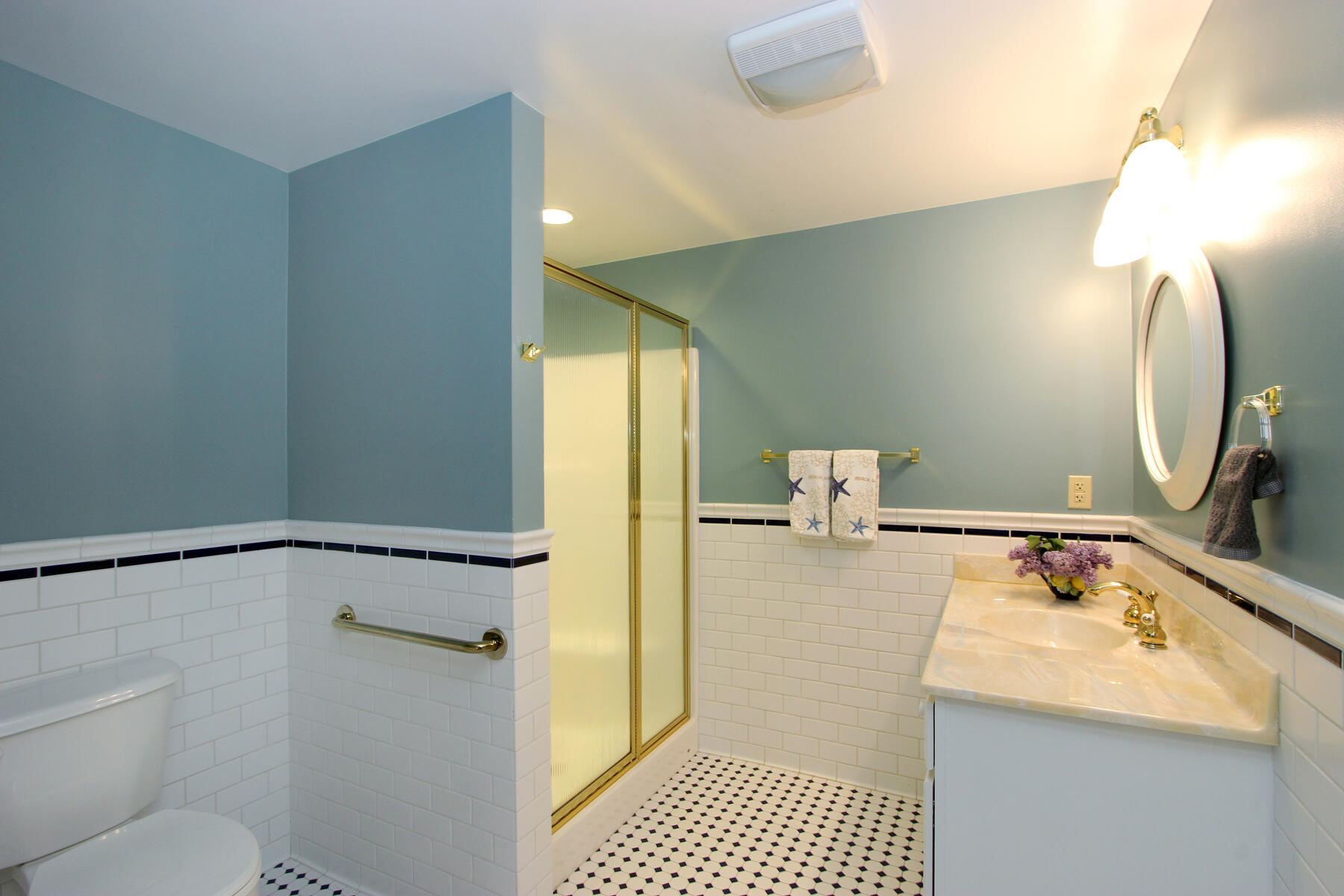 18 West Road, Unit 215 Orleans, MA 02653 - Photo 10 of 21 Primary Bath