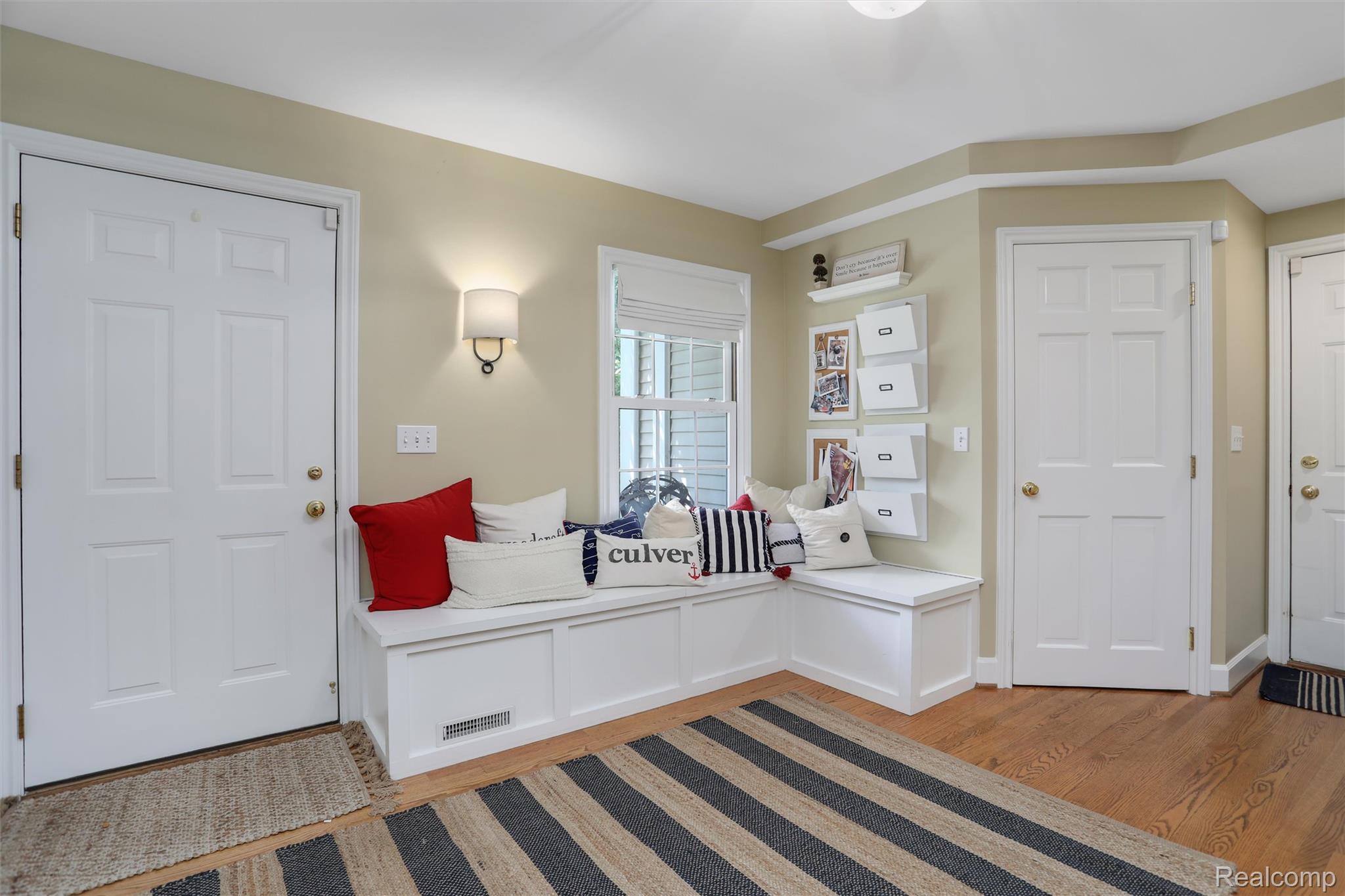 4200 Surrey Cross Road Bloomfield Hills, MI 48301 - Photo 16 of 42 Foyer