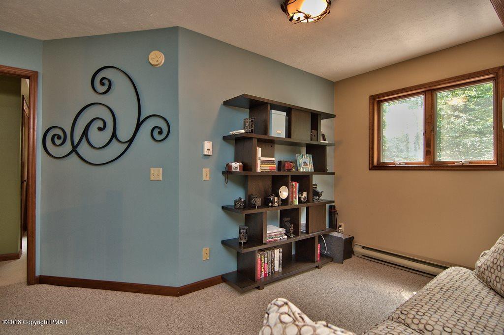 2124 Blue Ox Road Pocono Pines, PA 18350 - Photo 13 of 23 Loft