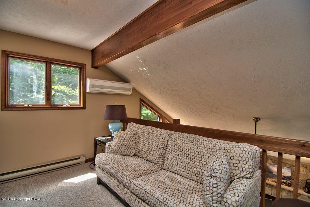 2124 Blue Ox Road Pocono Pines, PA 18350 - Photo 14 of 23 Loft