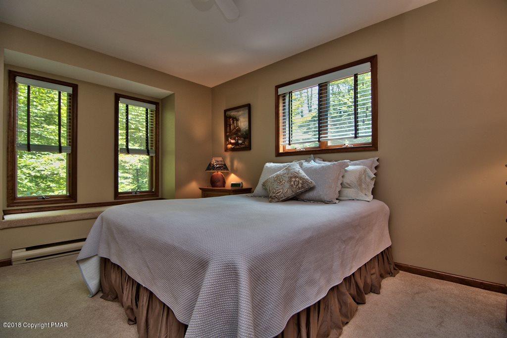2124 Blue Ox Road Pocono Pines, PA 18350 - Photo 18 of 23 Bedroom 3
