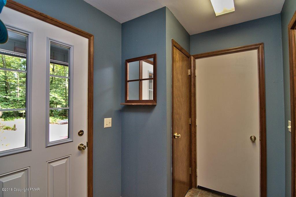 2124 Blue Ox Road Pocono Pines, PA 18350 - Photo 21 of 23 Laundry Room