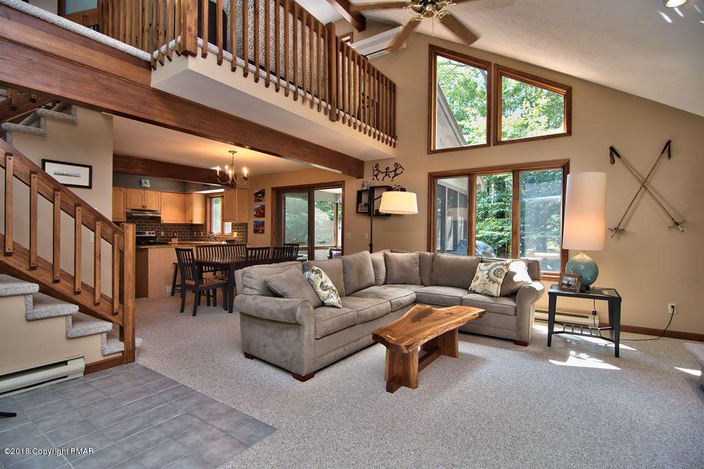2124 Blue Ox Road Pocono Pines, PA 18350 - Photo 3 of 23 Living