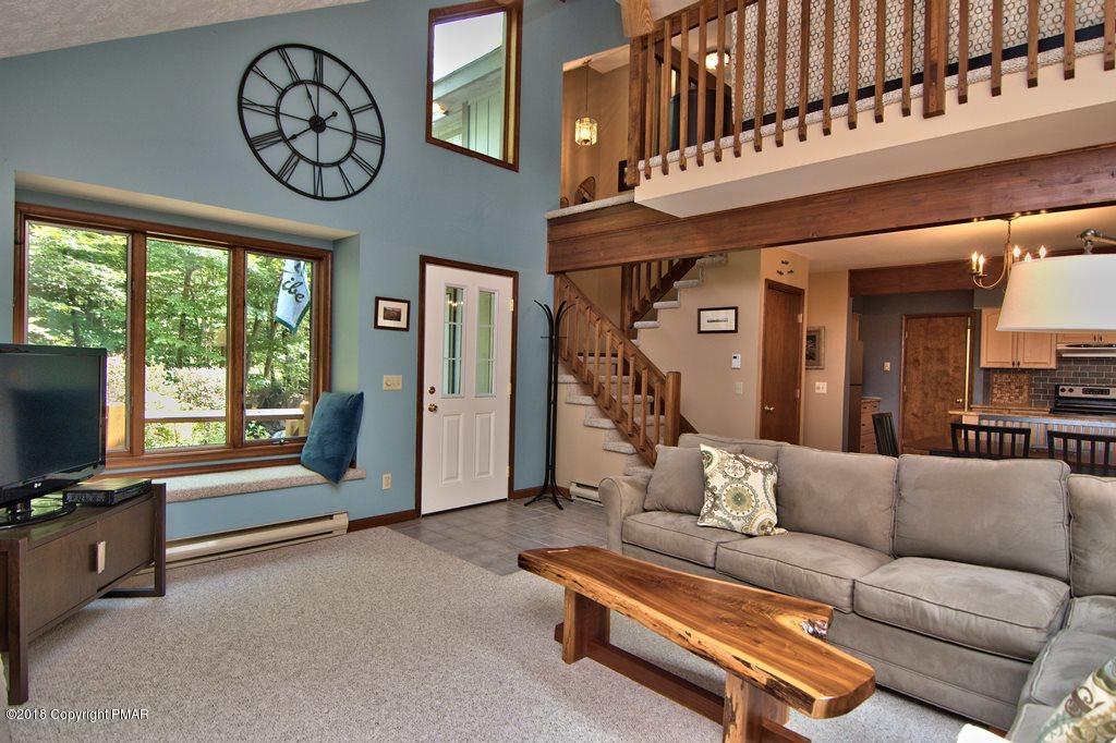 2124 Blue Ox Road Pocono Pines, PA 18350 - Photo 4 of 23 Living