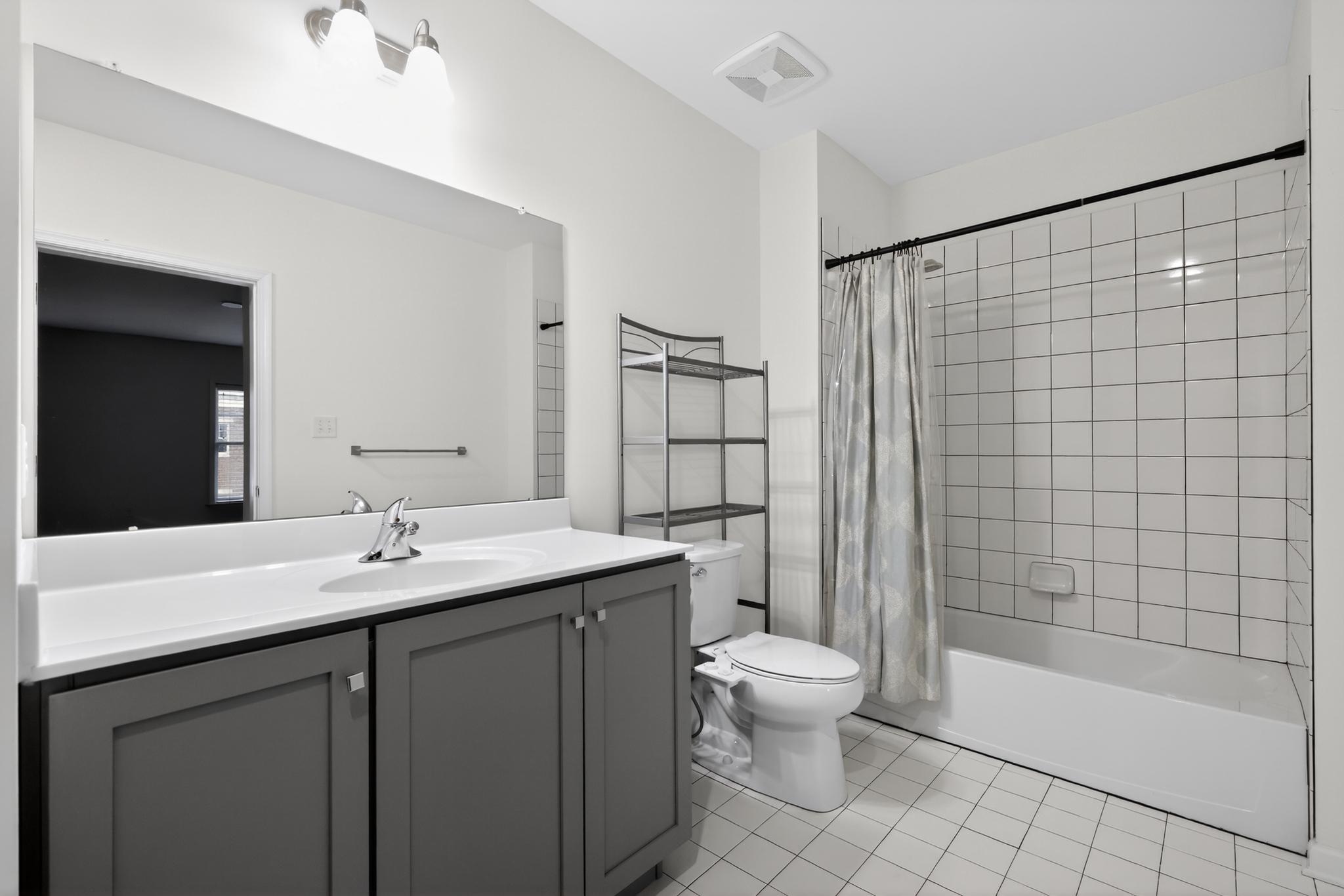 3333 Pietro Way Philadelphia, PA 19145 - Photo 17 of 23 2nd floor bath