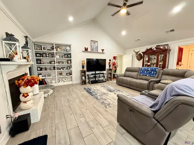 $249,000 | 9715 Hardwood Drive, Baton Rouge, LA 70818