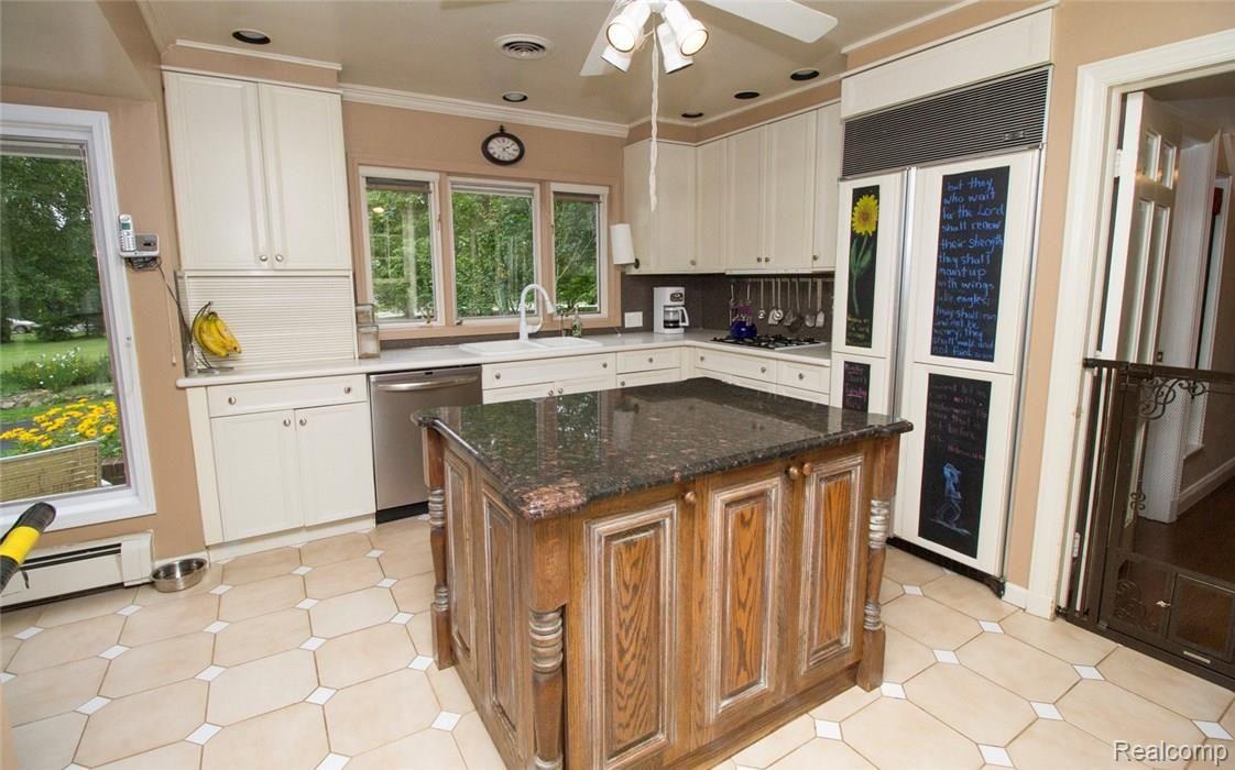 6460 North Rochester Road Rochester, MI 48306 - Photo 41 of 56 IMG_8807.jpg