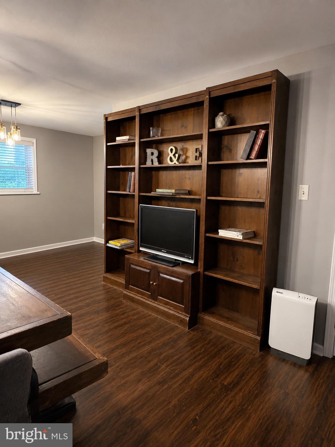 1686 Mapledale Road Elizabethtown, PA 17022 - Photo 4 of 41 Modern elegance meets cozy charm.