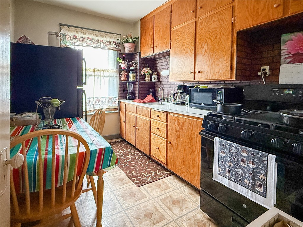 104 Bates Street Pawtucket, RI 02861 - Photo 23 of 46