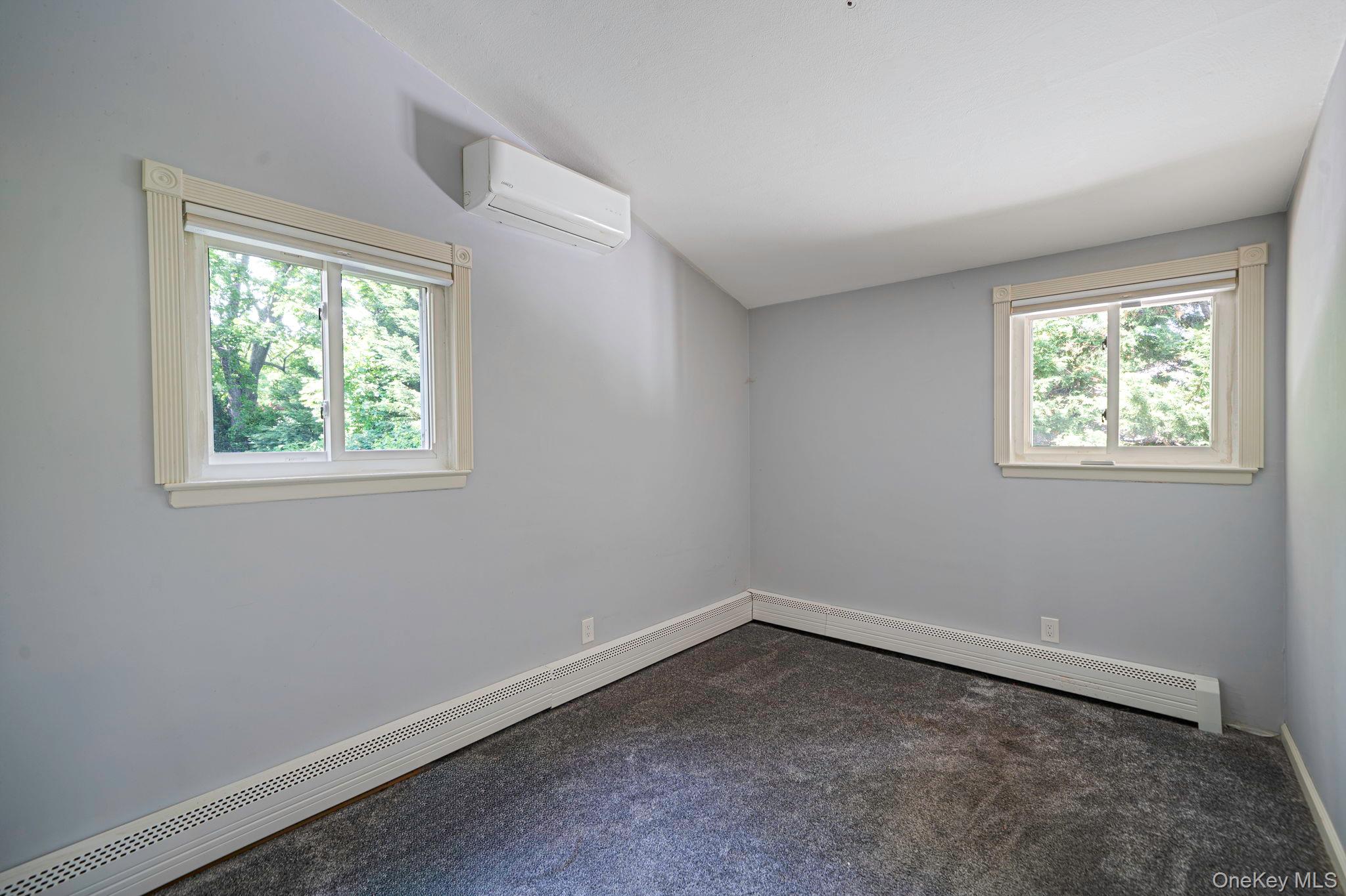 425 Old Country Road Deer Park, NY 11729 - Photo 26 of 34