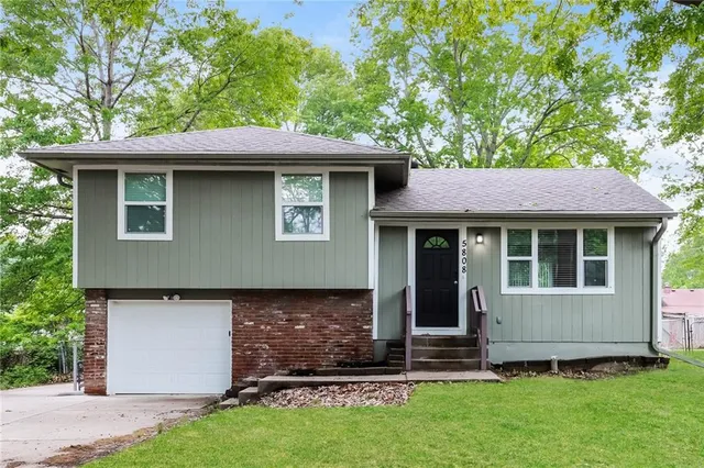 $1,705 | 5808 North Drury Avenue, Kansas City, MO 64119