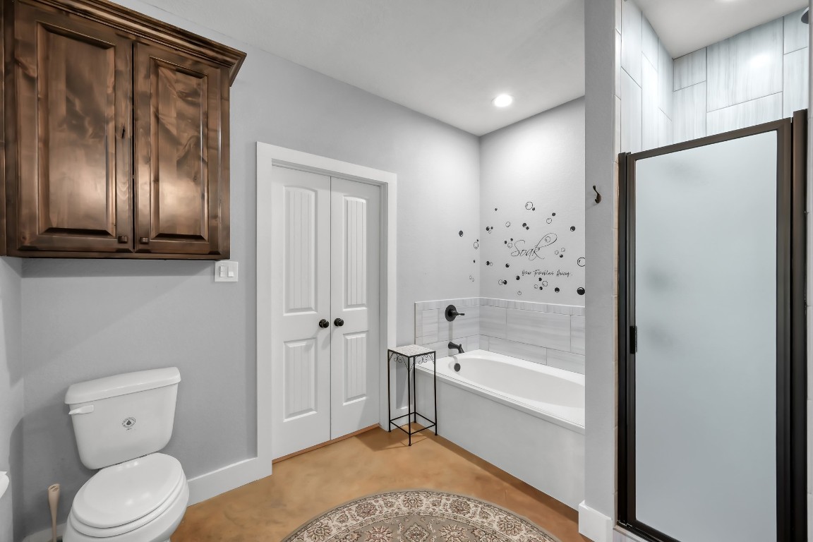 130 Cedar Court Magnolia, TX 77355 - Photo 11 of 26 Primary ensuite