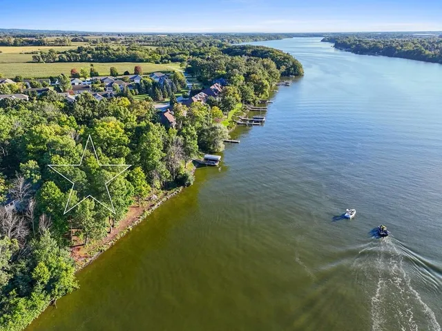 $799,900 | 2420 Old Plank Road, De Pere, WI 54115