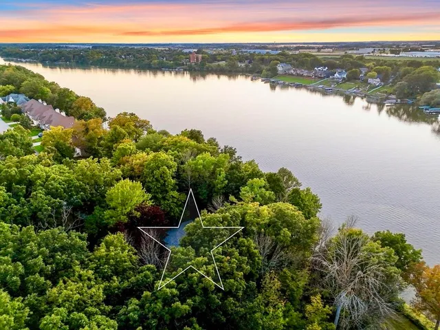 $799,900 | 2420 Old Plank Road, De Pere, WI 54115