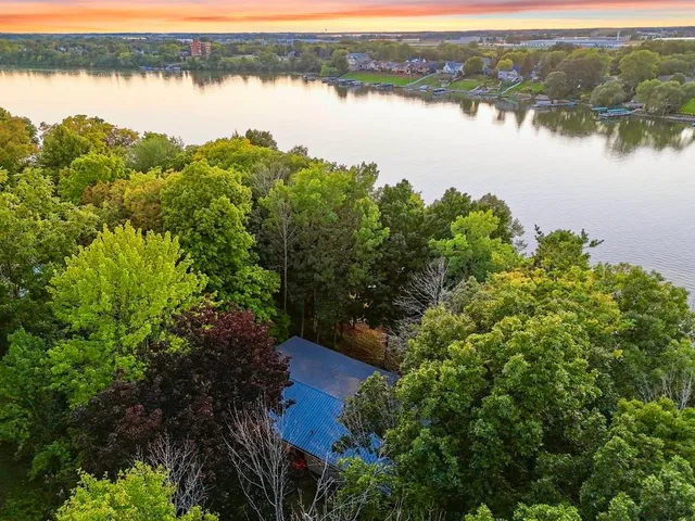 $799,900 | 2420 Old Plank Road, De Pere, WI 54115