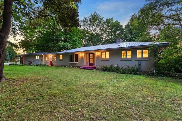 $799,900 | 2420 Old Plank Road, De Pere, WI 54115